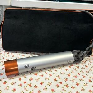 Dyson Airwrap with eight attachments